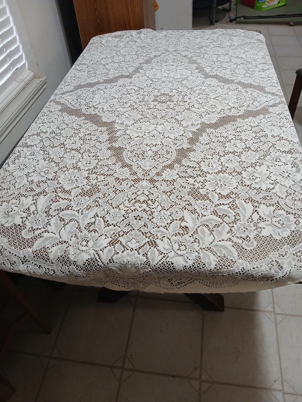 Vintage Quaker Style Lace Ecru/Beige Floral Tablecloth 66